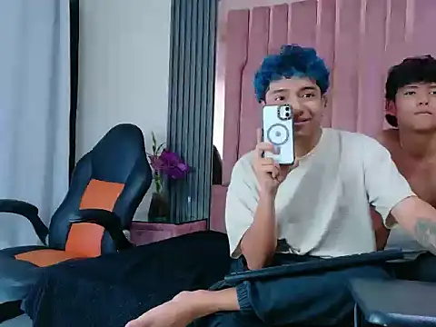 Snapshot of LiamANDJordan chatting on October 29, 2025, 9:25 pm LiamANDJordan online show from October 29, 2025, 9:25 pm