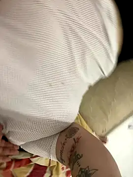 abby-hiltton online show from November 1, 2025, 9:08 pm