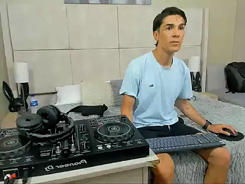 jupiter 333 online show from December 1, 2025, 5:25 pm