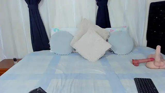 Snapshot of RubyLuxeX chatting on November 13, 2025, 5:39 pm RubyLuxeX online show from November 13, 2025, 5:39 pm