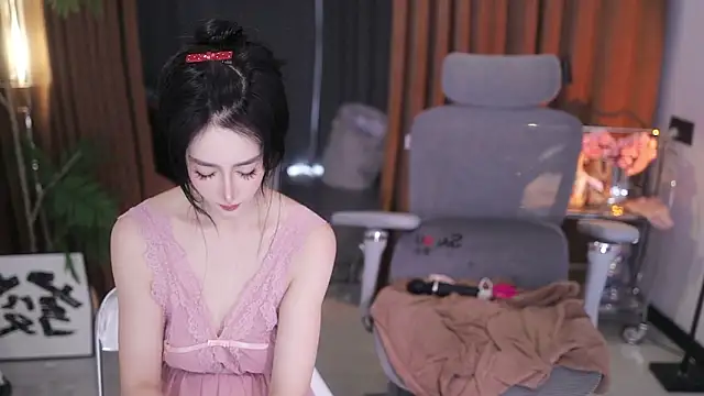 Follyise online show from April 12, 2026, 9:01 am