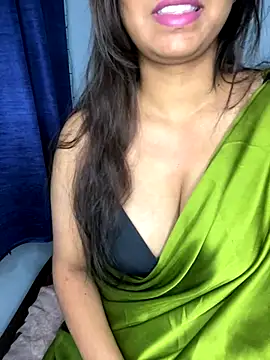 Snapshot of Cute_Marina chatting on December 18, 2025, 5:56 am Cute Marina online show from December 18, 2025, 5:56 am