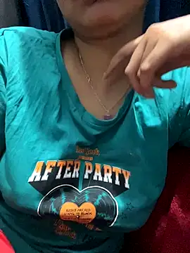 Snapshot of Cute_Marina chatting on November 22, 2025, 3:33 pm Cute Marina online show from November 22, 2025, 3:33 pm