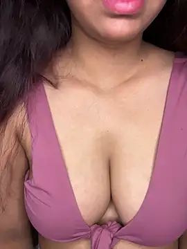 Cute Marina online show from May 13, 2026, 7:48 am