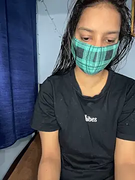 Snapshot of Cute_Marina chatting on November 14, 2025, 4:49 am Cute Marina online show from November 14, 2025, 4:49 am