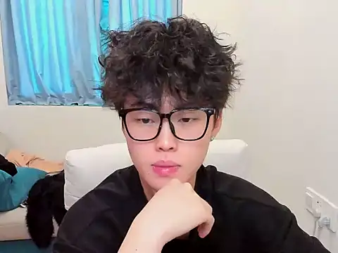 L1kuto online show from November 7, 2025, 4:06 am