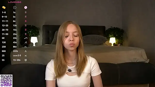 Snapshot of BarbaraViggiani chatting on November 1, 2025, 4:45 pm BarbaraViggiani online show from November 1, 2025, 4:45 pm