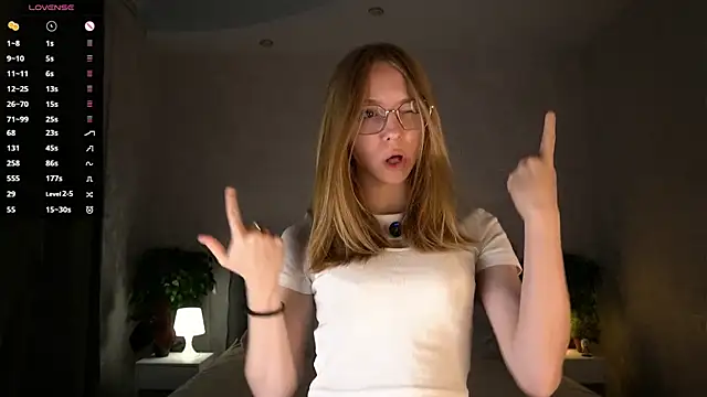 Snapshot of BarbaraViggiani chatting on November 17, 2025, 5:06 pm BarbaraViggiani online show from November 17, 2025, 5:06 pm