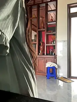 Snapshot of Emily-y chatting on December 19, 2025, 4:38 am Emily-y online show from December 19, 2025, 4:38 am