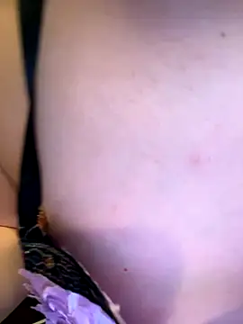 Snapshot of Emily-y chatting on November 3, 2025, 1:26 pm Emily-y online show from November 3, 2025, 1:26 pm