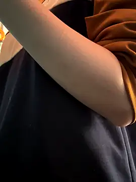 Snapshot of Emily-y chatting on December 5, 2025, 3:38 am Emily-y online show from December 5, 2025, 3:38 am