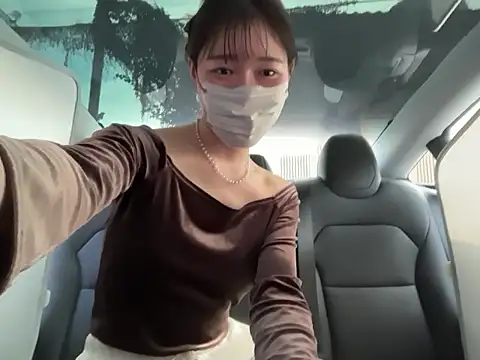 karenchaaan online show from October 29, 2025, 1:26 am