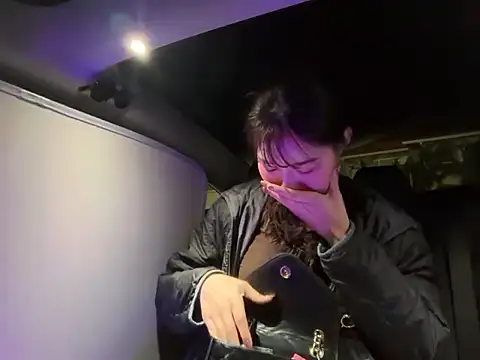 karenchaaan online show from November 5, 2025, 9:23 am