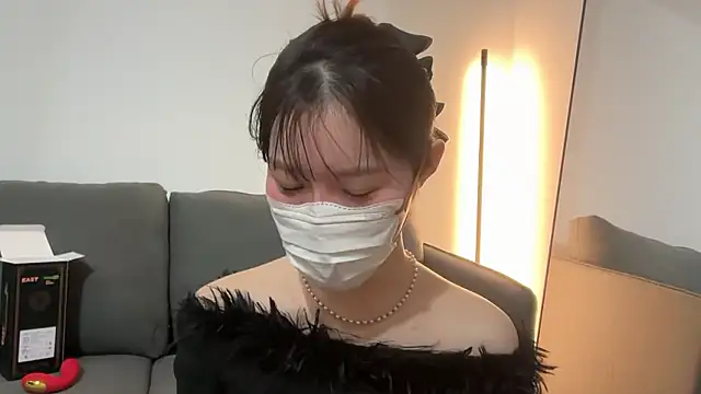 karenchaaan online show from November 17, 2025, 12:09 pm