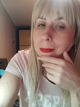 Snapshot of SelinaLovqx chatting on December 18, 2025, 7:40 pm SelinaLovqx online show from December 18, 2025, 7:40 pm