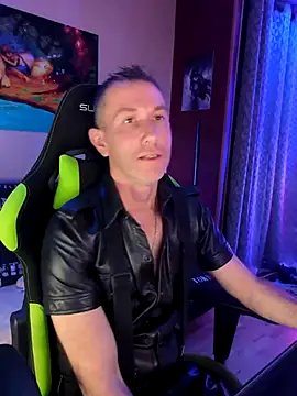 Gamerinleather online show from October 24, 2025, 5:56 pm