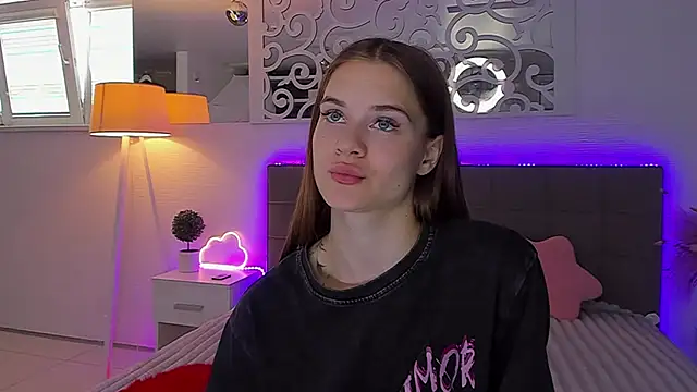 LuisaClover online show from July 7, 2026, 12:20 pm