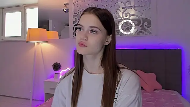 LuisaClover online show from March 31, 2026, 12:07 pm