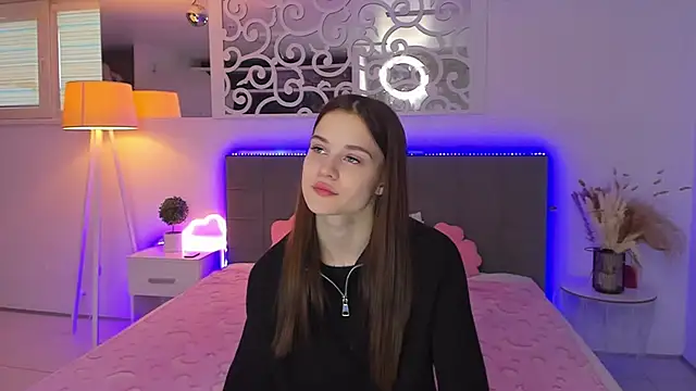 Snapshot of LuisaClover chatting on January 7, 2026, 1:16 pm LuisaClover online show from January 7, 2026, 1:16 pm