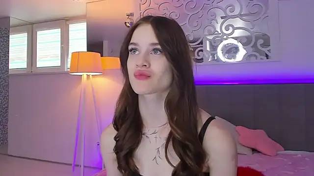 Snapshot of LuisaClover chatting on February 28, 2026, 1:22 pm LuisaClover online show from February 28, 2026, 1:22 pm