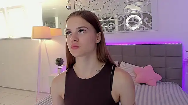 LuisaClover online show from June 30, 2026, 5:07 am