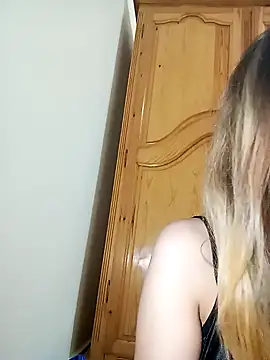 indilasixeey online show from January 14, 2026, 4:38 am