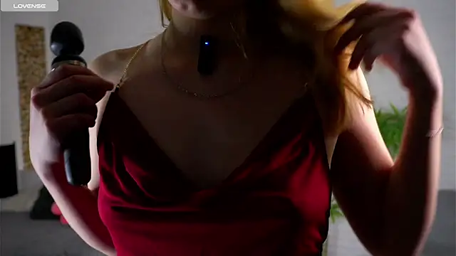 Snapshot of ElissaGlod chatting on November 25, 2025, 12:38 pm ElissaGlod online show from November 25, 2025, 12:38 pm