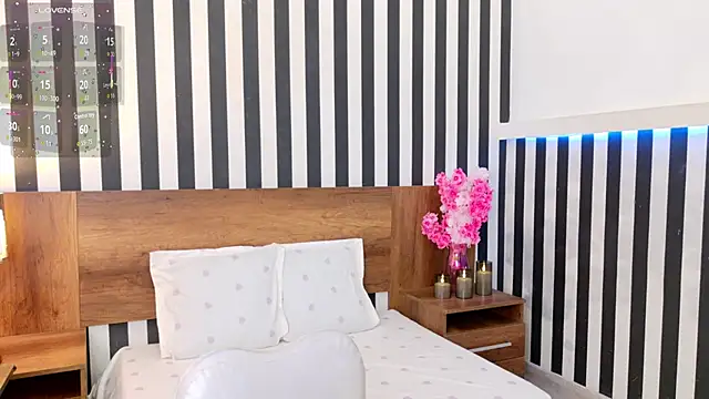 Snapshot of sussiestrawberry chatting on October 25, 2025, 5:06 am sussiestrawberry online show from October 25, 2025, 5:06 am