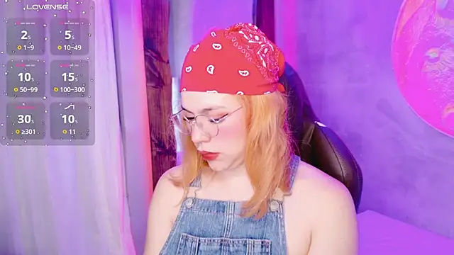 Snapshot of sussiestrawberry chatting on November 28, 2025, 10:15 am sussiestrawberry online show from November 28, 2025, 10:15 am