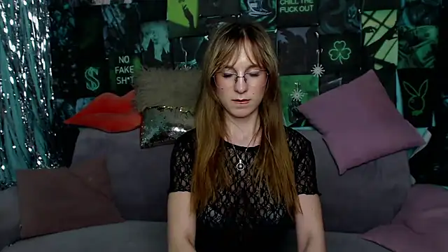 AlishaKellyi online show from April 4, 2026, 4:46 pm