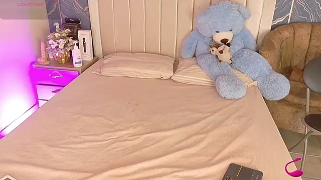 iam nicolle online show from November 20, 2025, 12:39 pm