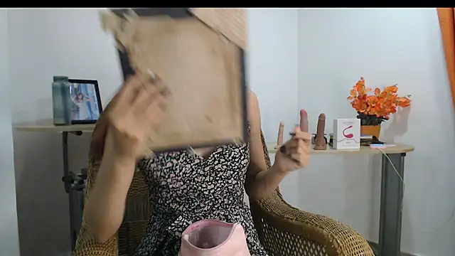 Snapshot of bela1xx chatting on October 30, 2025, 12:20 am bela1xx online show from October 30, 2025, 12:20 am