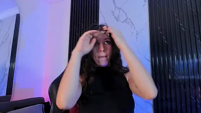 LolaMustaine  online show from November 7, 2025, 9:41 pm