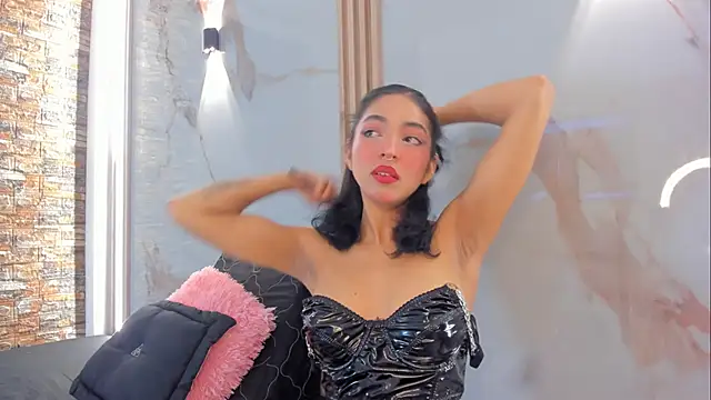 Victoria Dubois  online show from November 10, 2025, 1:05 pm