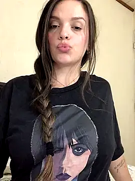 Snapshot of DianneVega chatting on November 30, 2025, 8:37 am DianneVega online show from November 30, 2025, 8:37 am