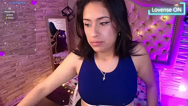 Snapshot of Roxanne_Han chatting on November 8, 2025, 11:47 am Roxanne Han online show from November 8, 2025, 11:47 am