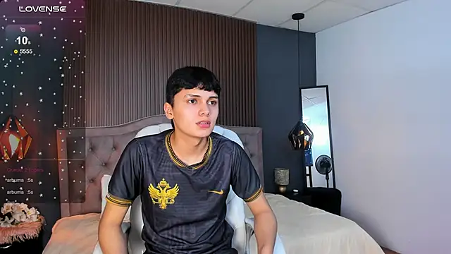 Snapshot of Maxii18_ chatting on November 15, 2025, 6:45 pm Maxii18 online show from November 15, 2025, 6:45 pm