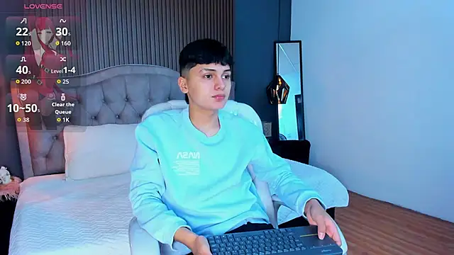 Snapshot of Maxii18_ chatting on October 28, 2025, 1:54 pm Maxii18 online show from October 28, 2025, 1:54 pm