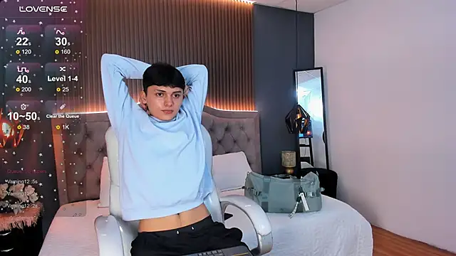 Snapshot of Maxii18_ chatting on November 11, 2025, 7:08 pm Maxii18 online show from November 11, 2025, 7:08 pm