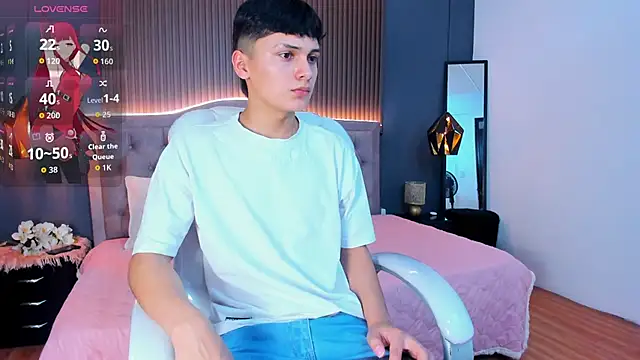 Snapshot of Maxii18_ chatting on October 31, 2025, 6:37 pm Maxii18 online show from October 31, 2025, 6:37 pm