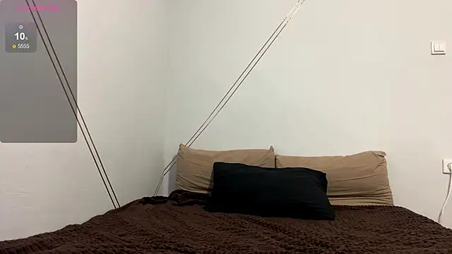 Snapshot of MoniShy chatting on November 4, 2025, 2:43 pm MoniShy online show from November 4, 2025, 2:43 pm