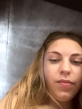 Snapshot of elliepixie chatting on November 18, 2025, 5:05 pm elliepixie online show from November 18, 2025, 5:05 pm