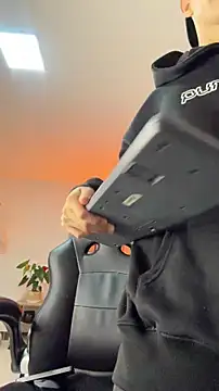 Snapshot of Sebastian_Reed chatting on February 20, 2026, 5:26 am Sebastian Reed online show from February 20, 2026, 5:26 am