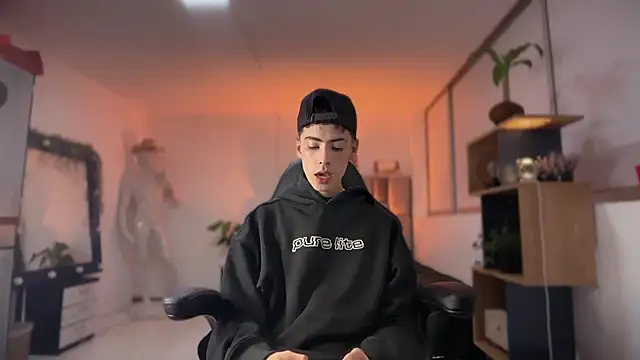 Snapshot of Sebastian_Reed chatting on March 2, 2026, 4:24 am Sebastian Reed online show from March 2, 2026, 4:24 am