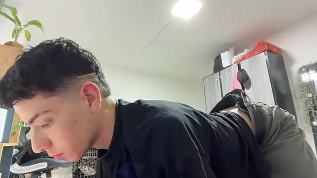 Snapshot of Sebastian_Reed chatting on February 27, 2026, 11:04 pm Sebastian Reed online show from February 27, 2026, 11:04 pm