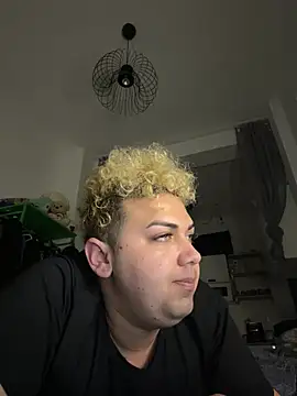 Michael222004 online show from April 22, 2026, 10:38 pm