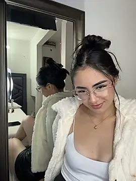 IslaCole online show from February 18, 2026, 1:58 am