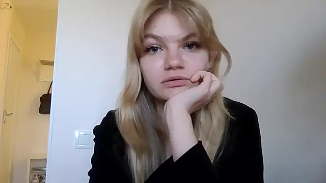 Snapshot of AuroraXRoses chatting on October 23, 2025, 12:04 pm AuroraXRoses online show from October 23, 2025, 12:04 pm