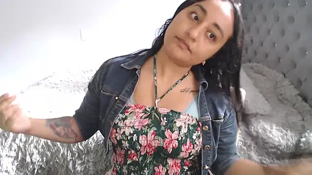 Snapshot of cute8smile chatting on October 27, 2025, 1:23 pm cute8smile online show from October 27, 2025, 1:23 pm