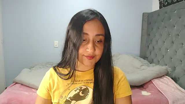 Snapshot of cute8smile chatting on November 3, 2025, 10:57 pm cute8smile online show from November 3, 2025, 10:57 pm